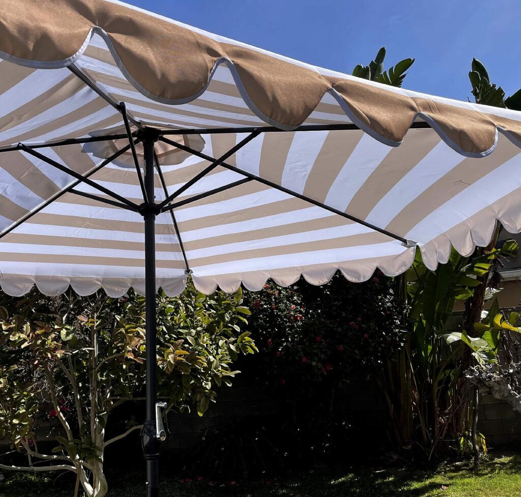 BELLRINO DECRO Medium Coffee/White Scalloped Edge Replacement Edge Umbrella Canopy for 9ft 6 Ribs (Canopy Only) C004-6MW-MEDIUM