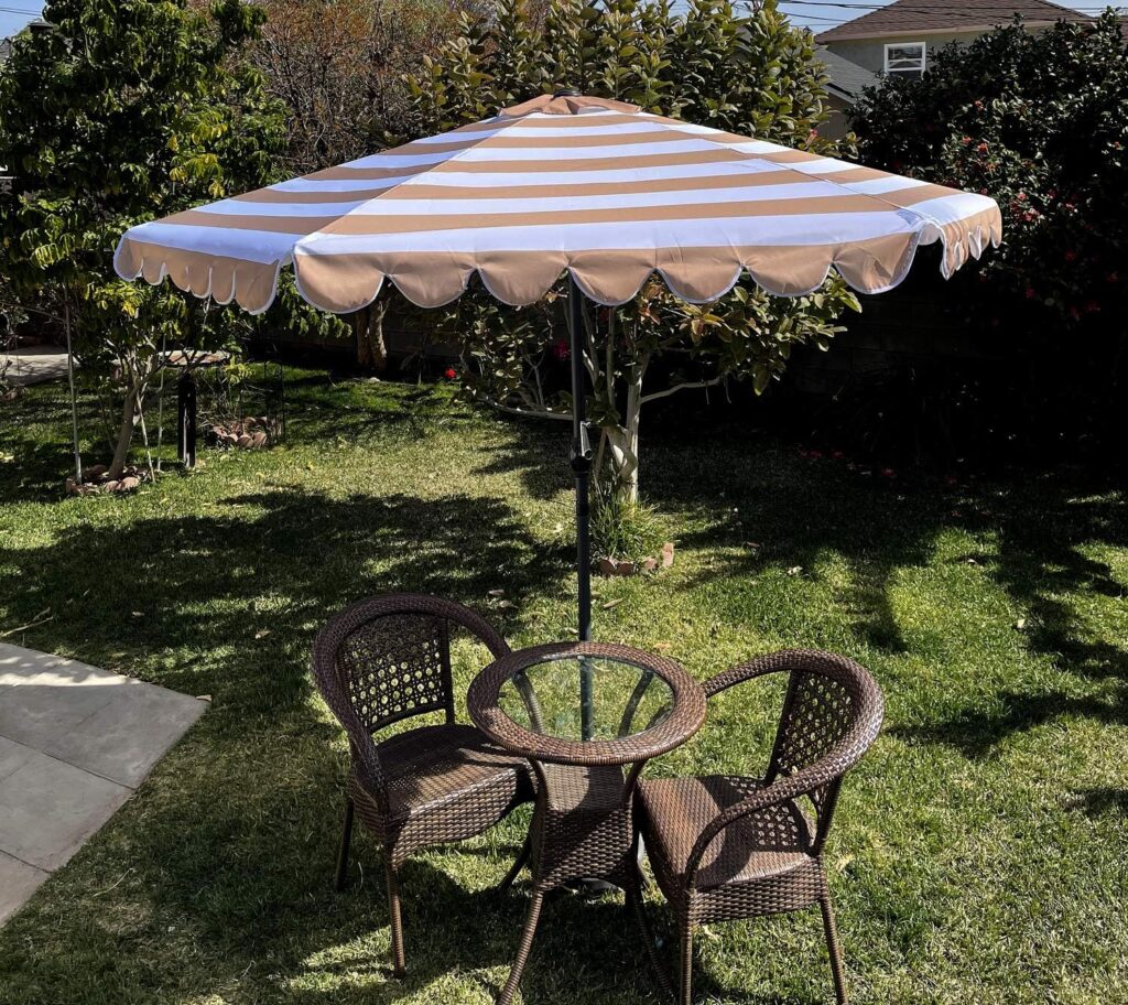 BELLRINO DECRO Medium Coffee/White Scalloped Edge Replacement Edge Umbrella Canopy for 9ft 6 Ribs (Canopy Only) C004-6MW-MEDIUM